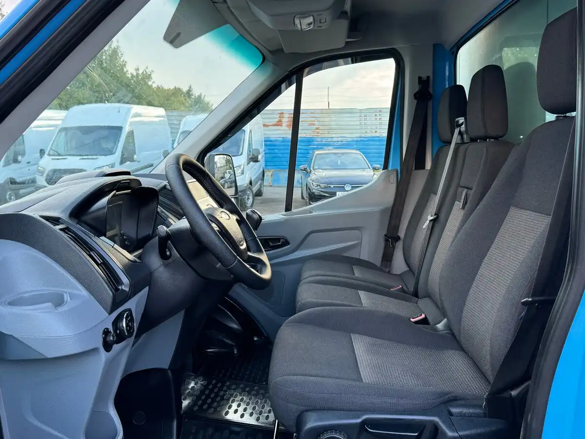 Фото автомобиля FORD TRANSIT, 2018 — госномер С714УВ33. Цвет: СВЕТЛО-ГОЛУБОЙ