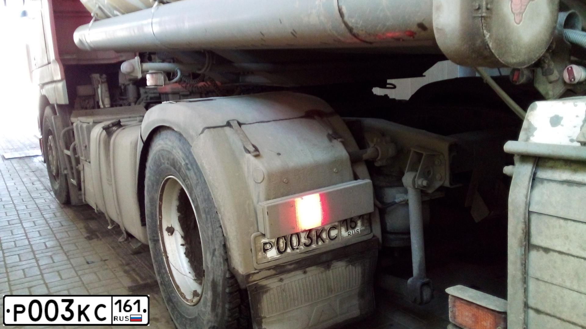 Фото автомобиля DAF XF 95 FT /4X2/, 2005 — госномер Р003КС161. Цвет: Красный