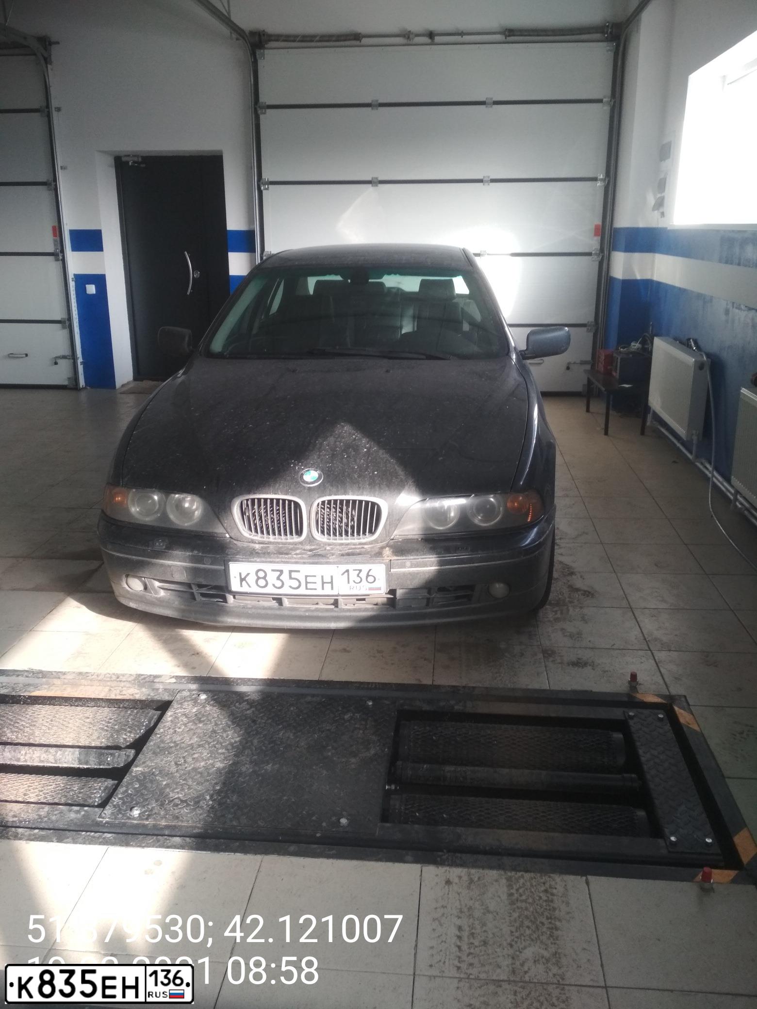 Фото автомобиля BMW SERIE 5, 2002 — госномер К835ЕН136. Цвет: ЧЕРНЫЙ