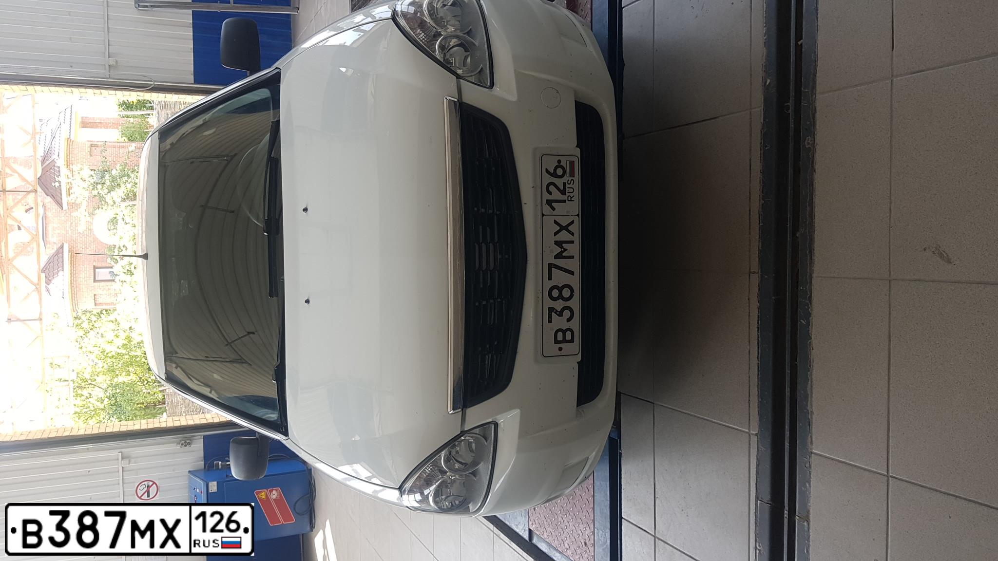 Фото автомобиля LADA 2172 PRIORA, 2011 — госномер В387МХ126. Цвет: Белый