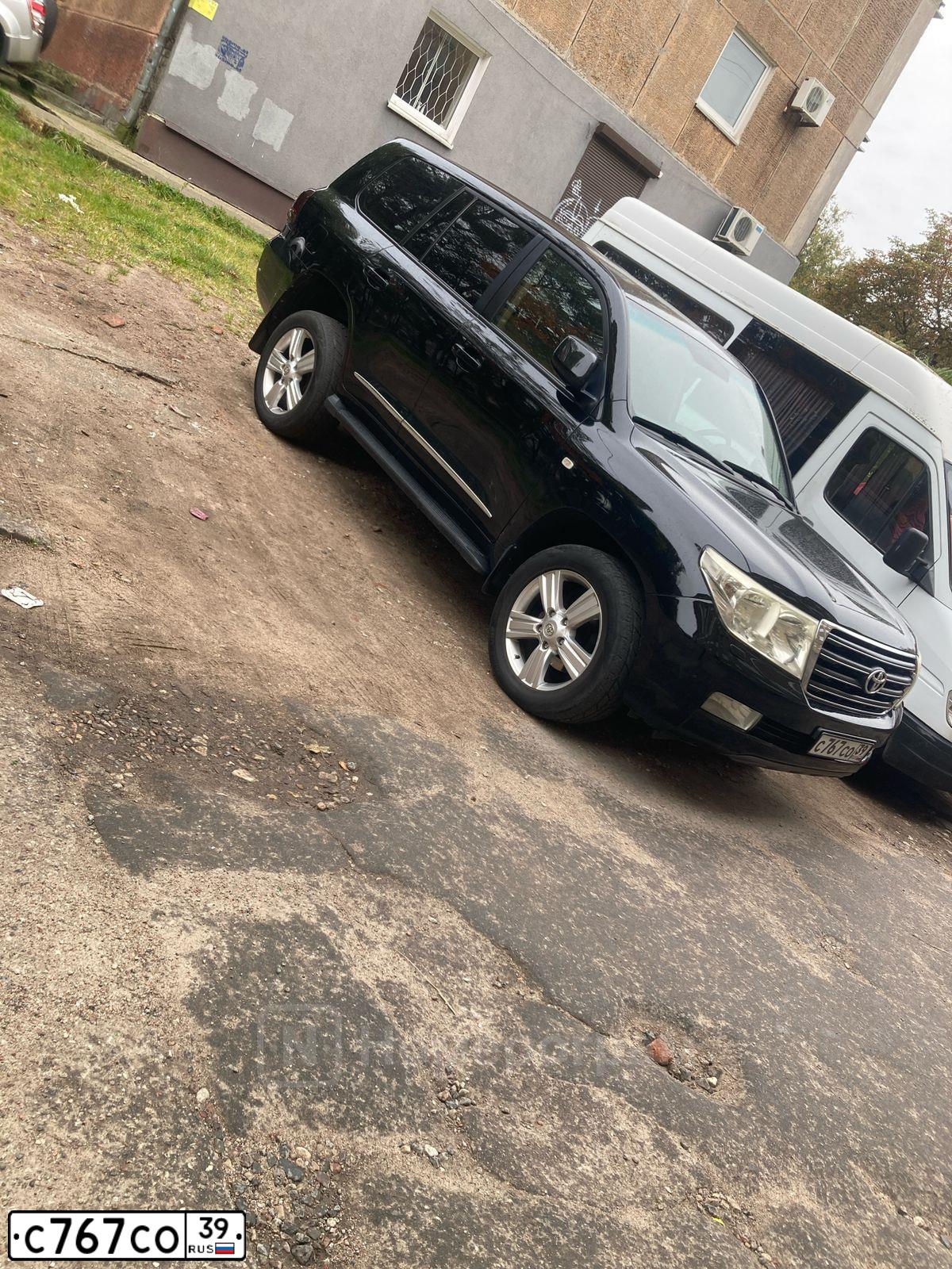 Фото автомобиля TOYOTA LANDCRUISER 200, 2008 — госномер С767СО39. Цвет: ЧЕРНЫЙ