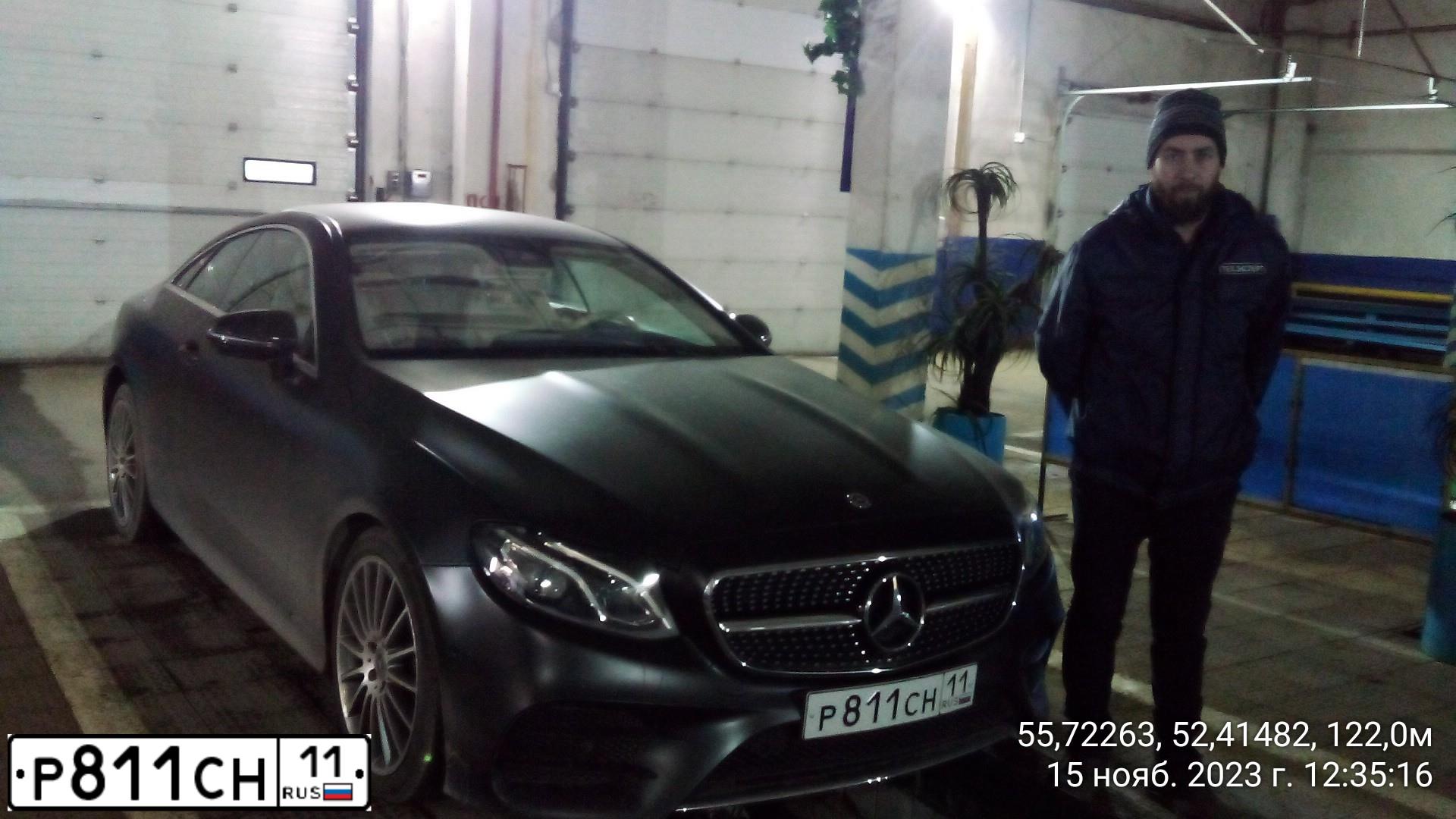 Фото автомобиля MERCEDES E-KLASSE, 2018 — госномер М374ОО702. Цвет: ЧЕРНЫЙ