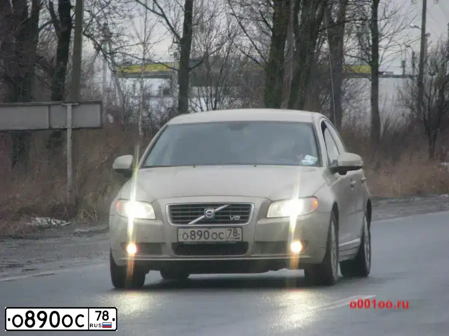 Фото автомобиля VOLVO S80, 2006 — госномер О890ОС78. Цвет: ЗОЛОТИСТЫЙ
