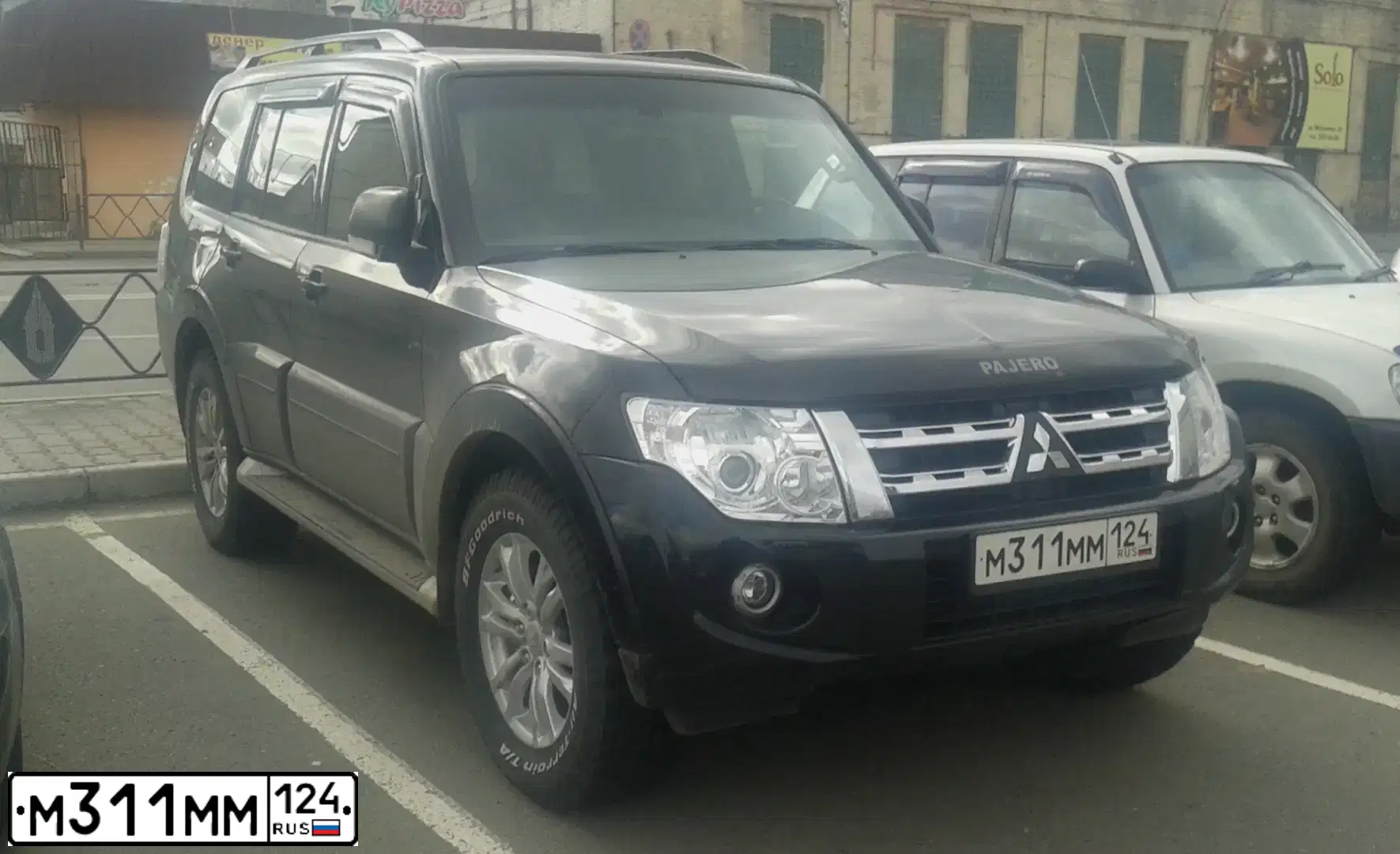 Фото автомобиля MITSUBISHI PAJERO, 2011 — госномер Р276ОС124. Цвет: ЧЕРНЫЙ