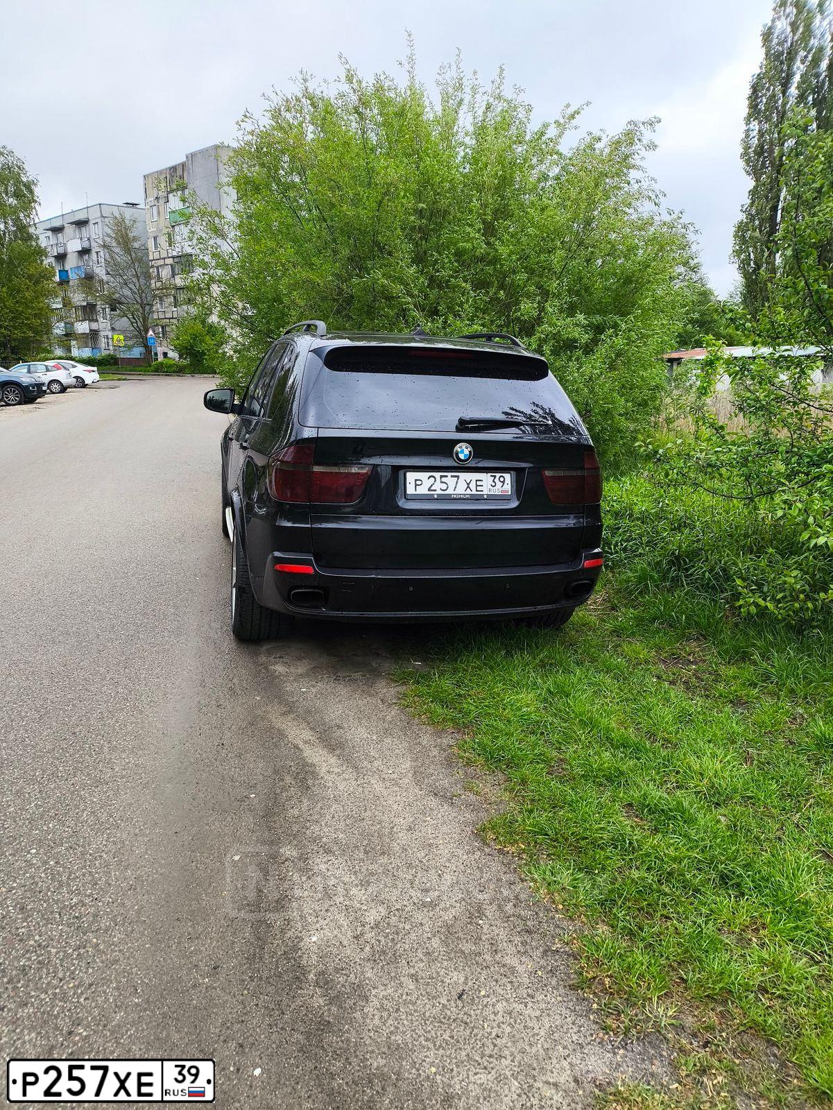 Фото автомобиля BMW X5, 2007 — госномер Р257ХЕ39. Цвет: ЧЕРНЫЙ