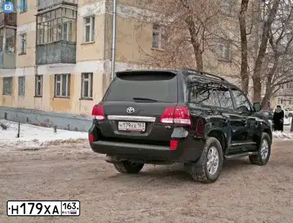 Фото автомобиля TOYOTA LANDCRUISER 200, 2010 — госномер Е797НЕ163. Цвет: ЧЕРНЫЙ