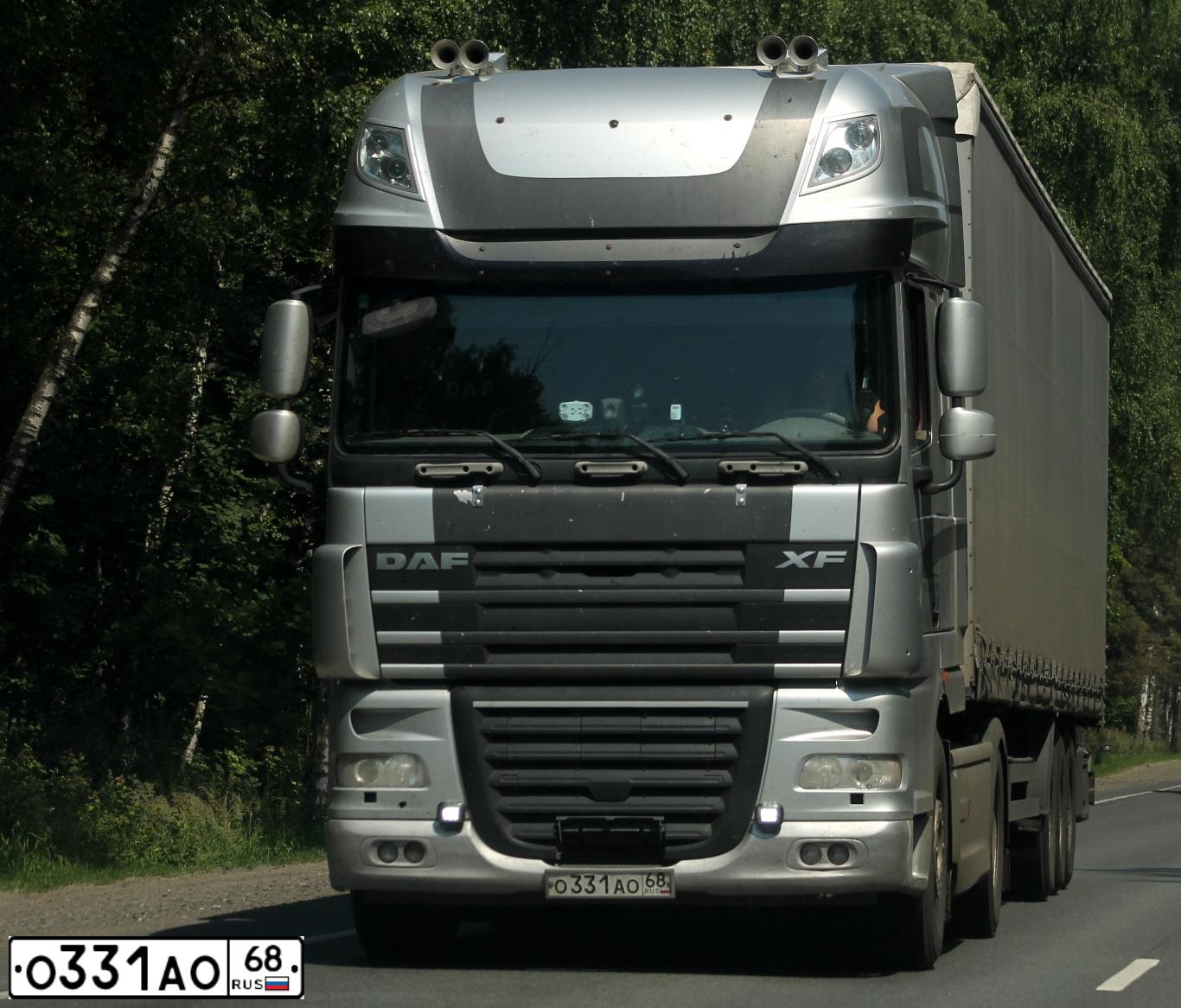 Фото автомобиля DAF XF 105 FT /4X2/, 2009 — госномер М517ТВ40. Цвет: Серебристый