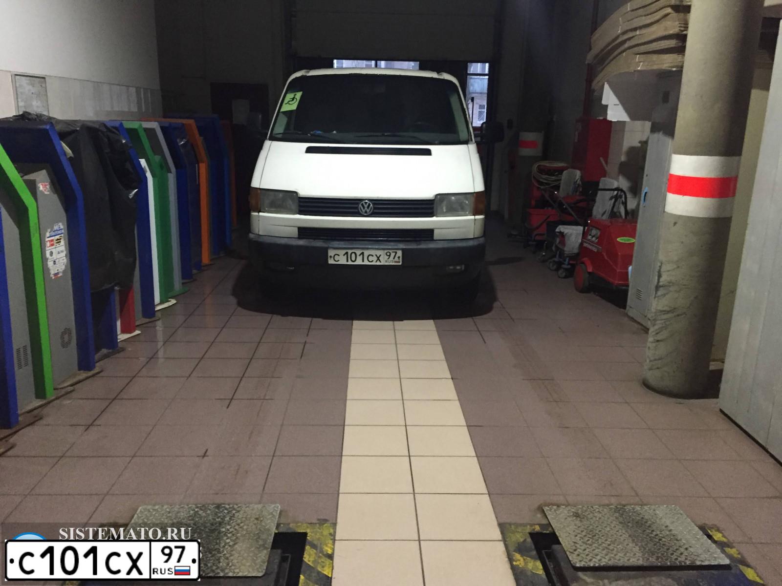 Фото автомобиля VOLKSWAGEN TRANSPORTER, 1998 — госномер С101СХ97. Цвет: Белый