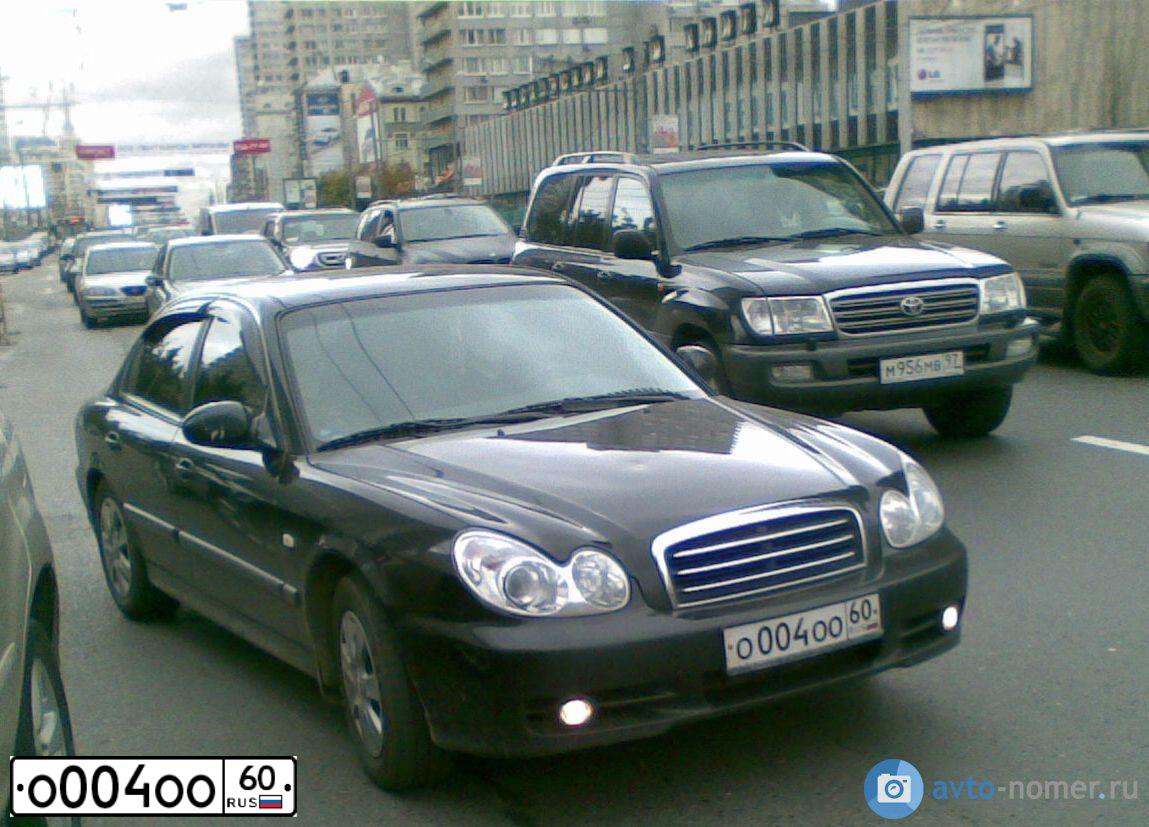 Фото автомобиля TOYOTA LANDCRUISER, 2007 — госномер О004ОО60. Цвет: СЕРЫЙ