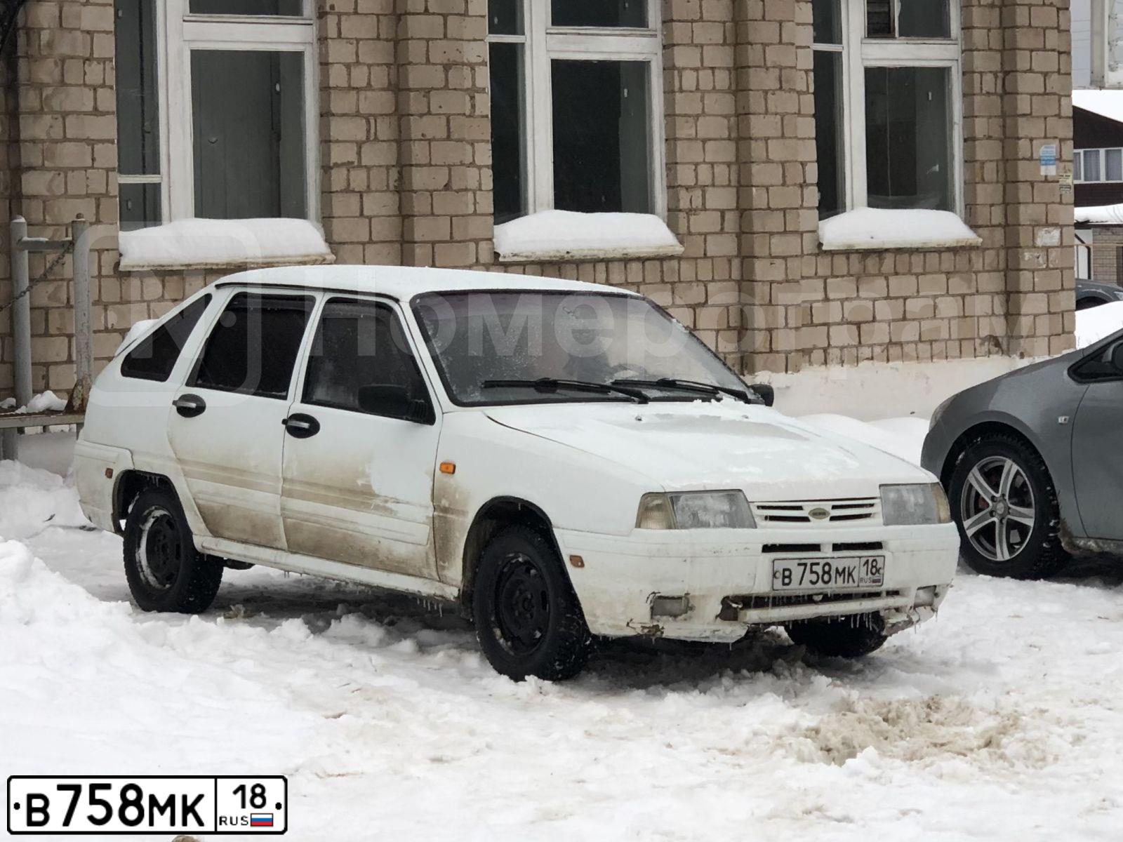 Фото автомобиля IZH 2126, 2001 — госномер В758МК18. Цвет: БЕЛЫЙ