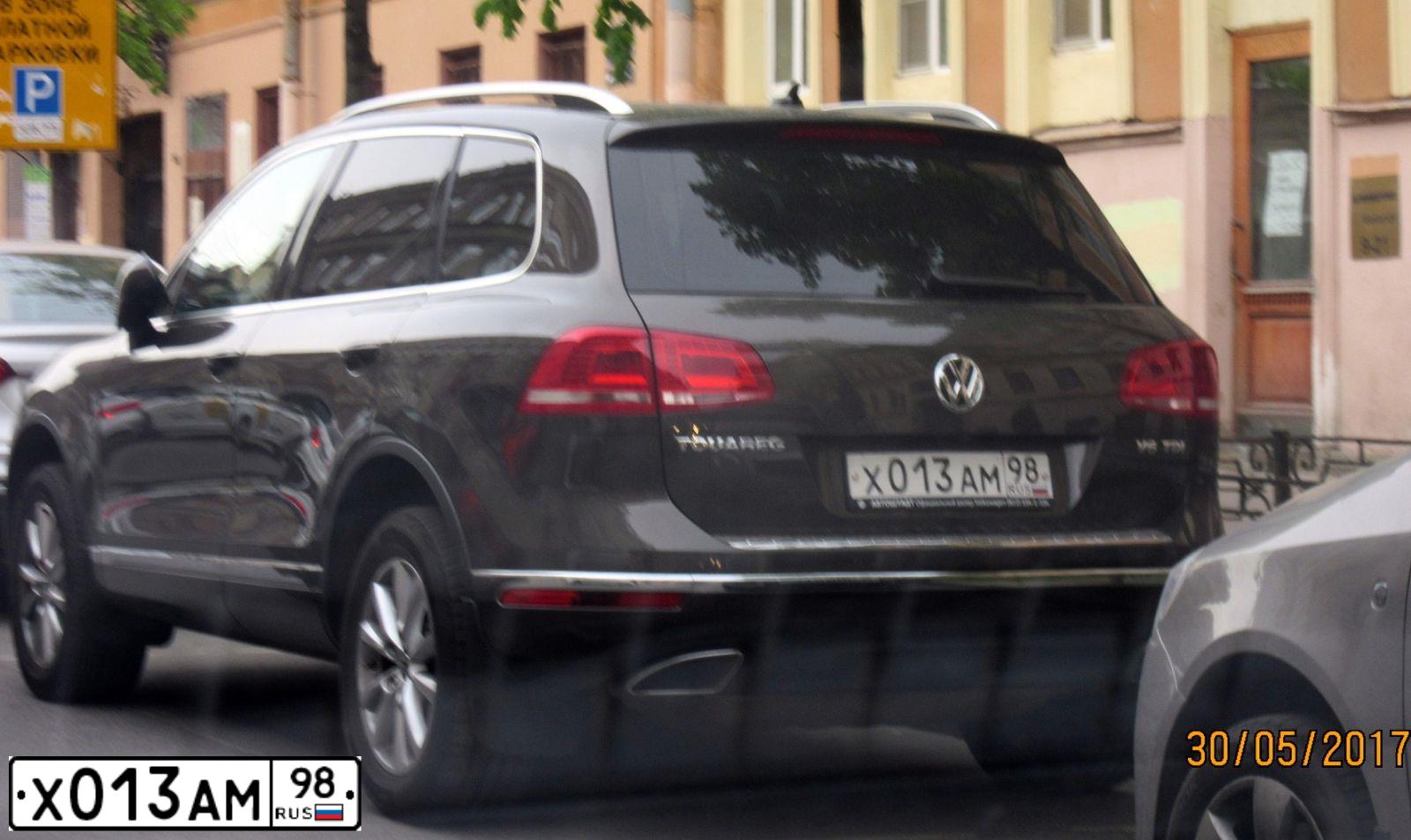 Фото автомобиля VOLKSWAGEN PASSAT, 2012 — госномер Х013АМ98. Цвет: КОРИЧНЕВЫЙ