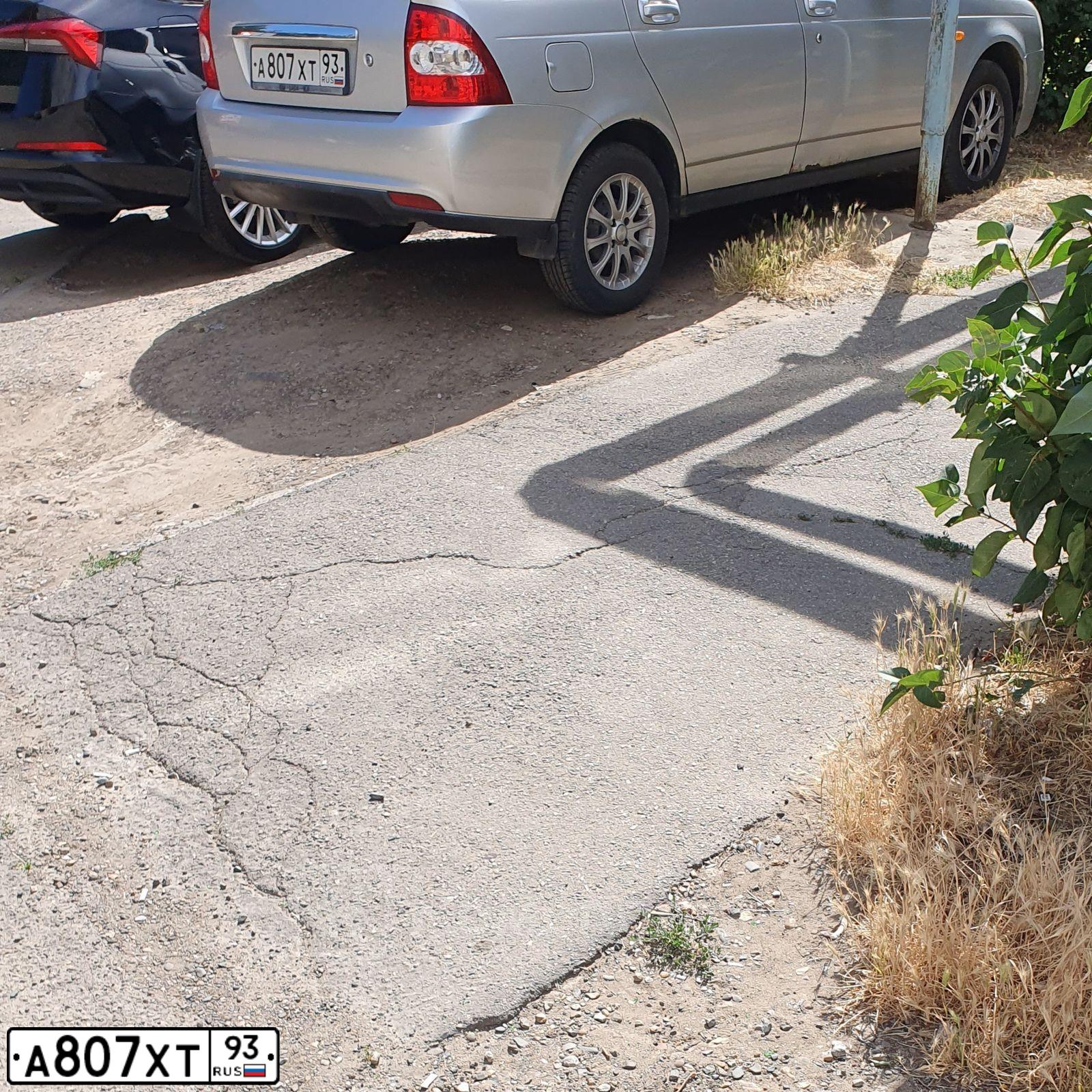 Фото автомобиля LADA 2172 PRIORA, 2009 — госномер А807ХТ93. Цвет: серебристый