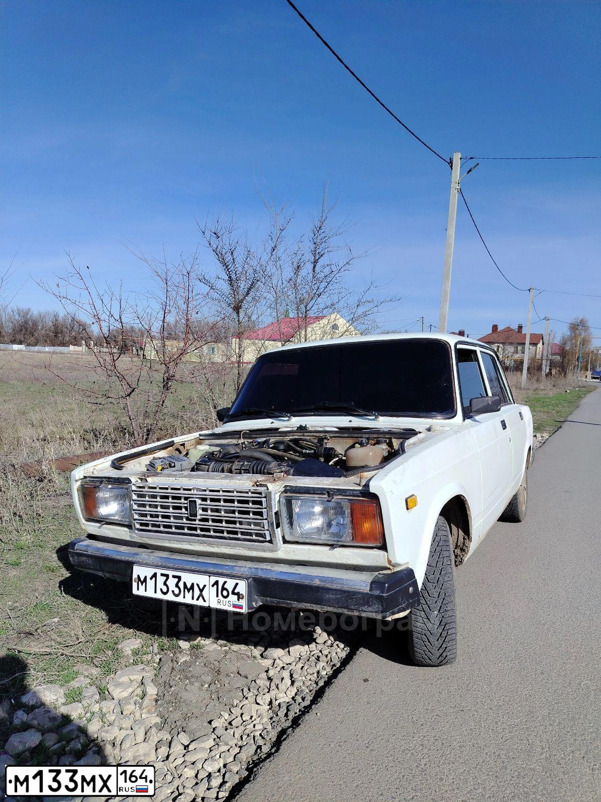Фото автомобиля LADA 2107, 2008 — госномер М133МХ164. Цвет: ЯРКО БЕЛЫЙ