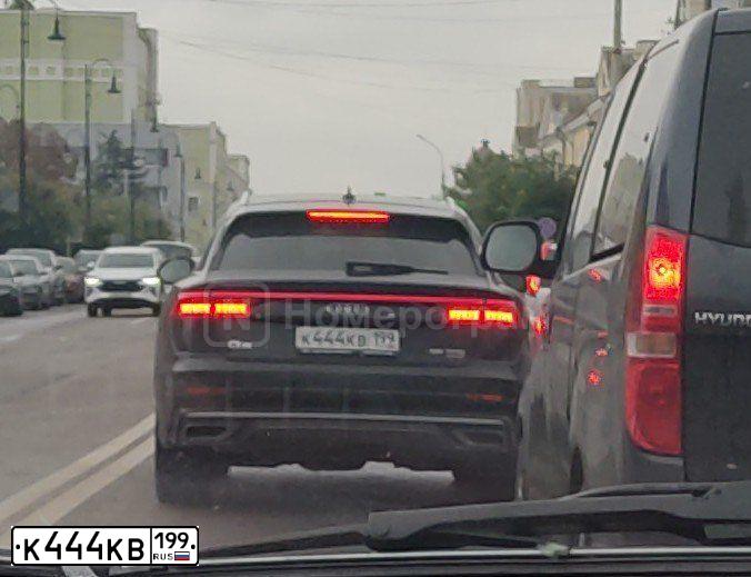 Фото автомобиля MITSUBISHI L 200, 2008 — госномер К898РМ777. Цвет: Красный
