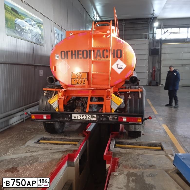 Фото автомобиля KAMAZ 43118 /6X6/, 2013 — госномер В750АМ186. Цвет: ОРАНЖЕВЫЙ