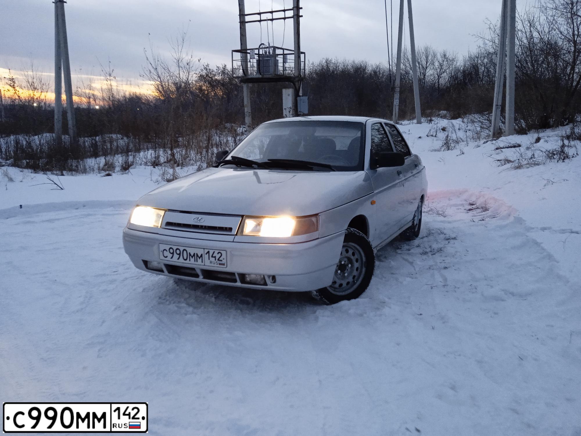 Фото автомобиля LADA 2110 LADA, 2003 — госномер С990ММ142. Цвет: СВЕТЛО-СЕРЕБРИСТЫЙ МЕТАЛЛ