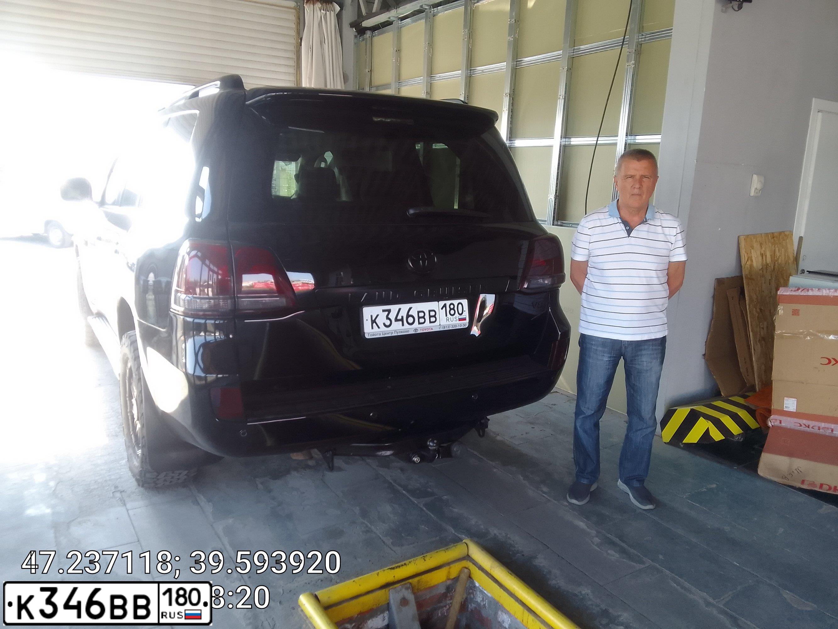 Фото автомобиля TOYOTA LANDCRUISER 200, 2008 — госномер К346ВВ180. Цвет: ЧЕРНЫЙ
