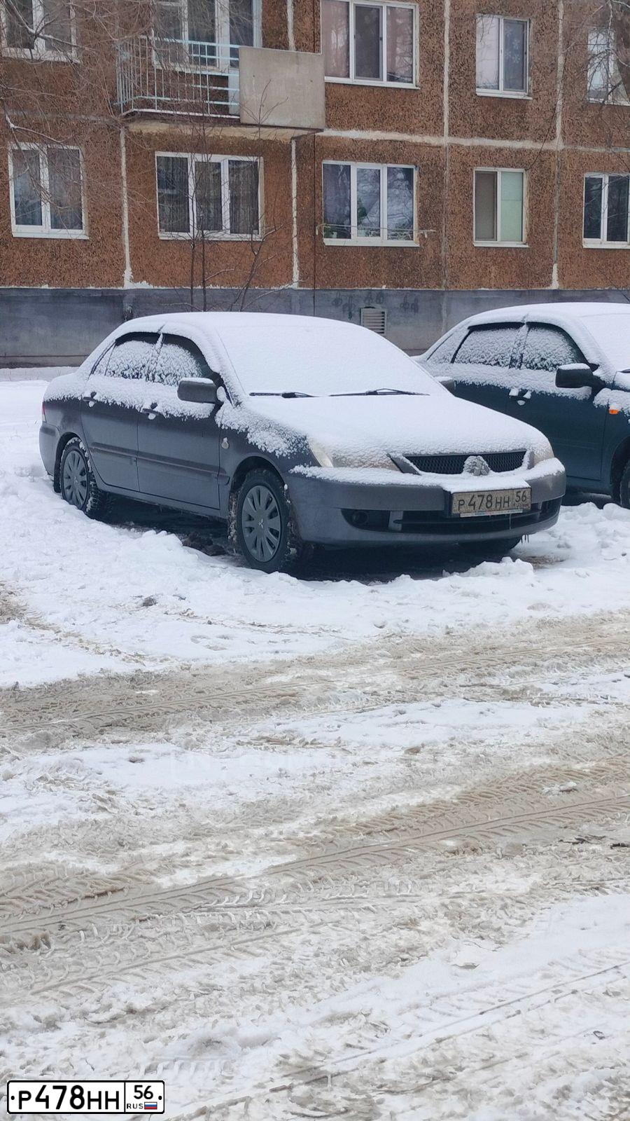 Фото автомобиля MITSUBISHI LANCER, 2006 — госномер Р478НН56. Цвет: СЕРЫЙ