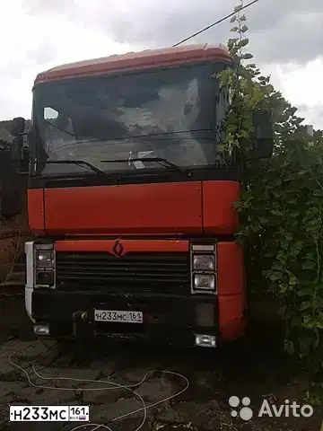Фото автомобиля RENAULT MAGNUM, 1997 — госномер У344УЕ05. Цвет: Красный