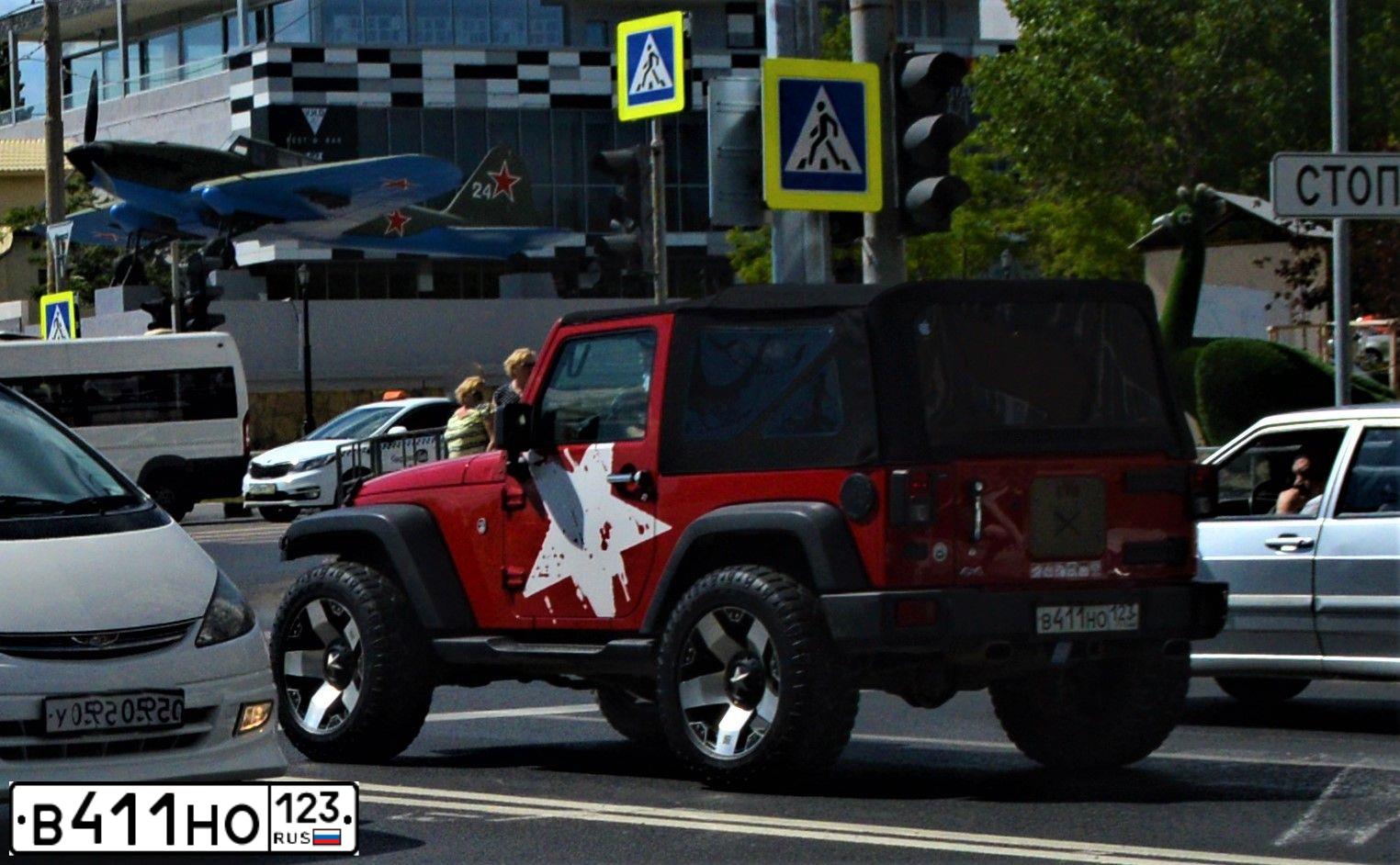 Фото автомобиля UAZ 2206, 2013 — госномер В411НО123. Цвет: БЕЛАЯ НОЧЬ