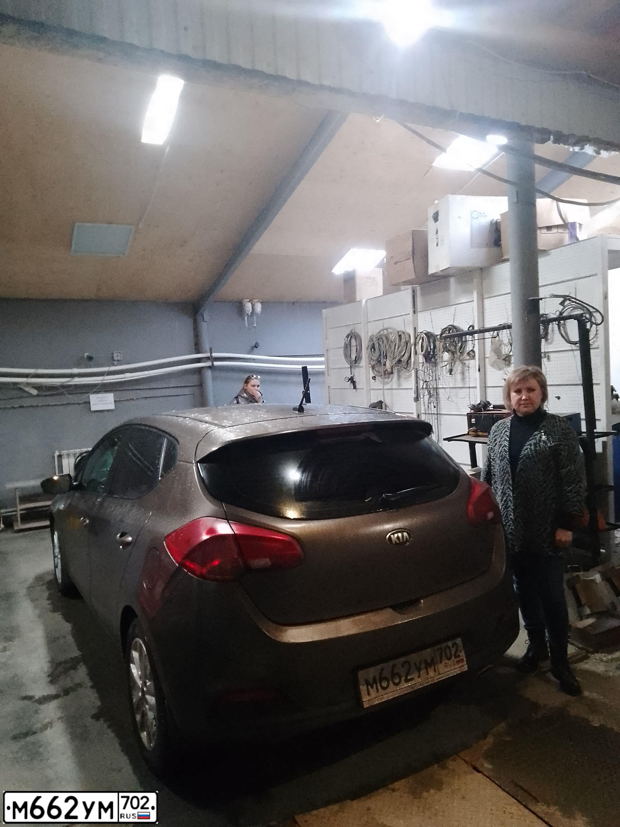 Фото автомобиля KIA CEE'D, 2015 — госномер Н004АВ102. Цвет: Коричневый