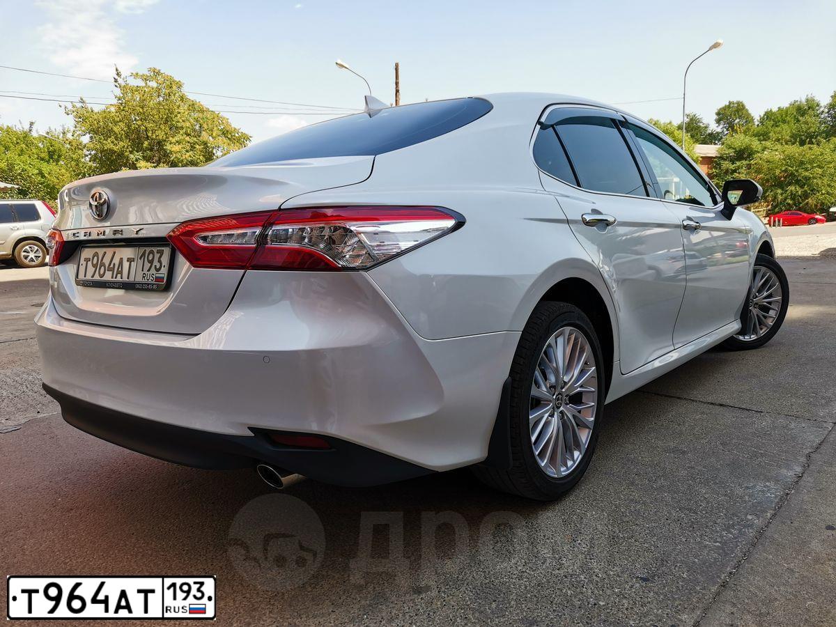 Фото автомобиля TOYOTA CAMRY АSV70L RЕТNКХ, 2021 — госномер В957СУ09. Цвет: Белый
