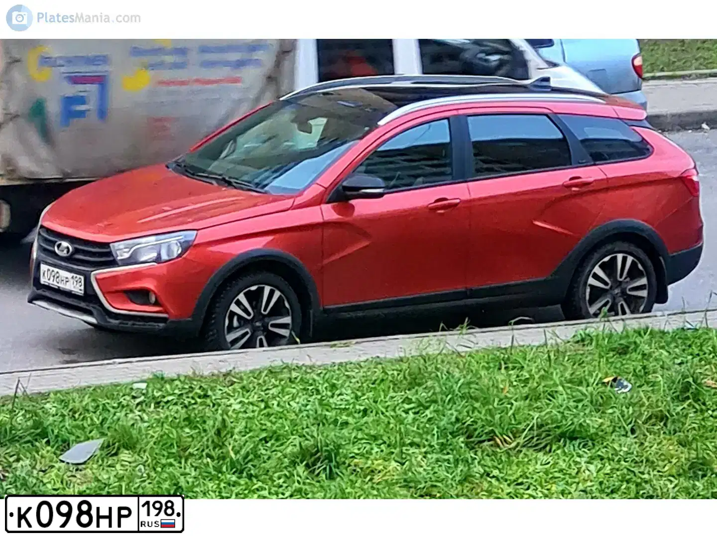 Фото автомобиля LADA VESTA, 2020 — госномер К098НР198. Цвет: МНОГОЦВЕТНЫЙ