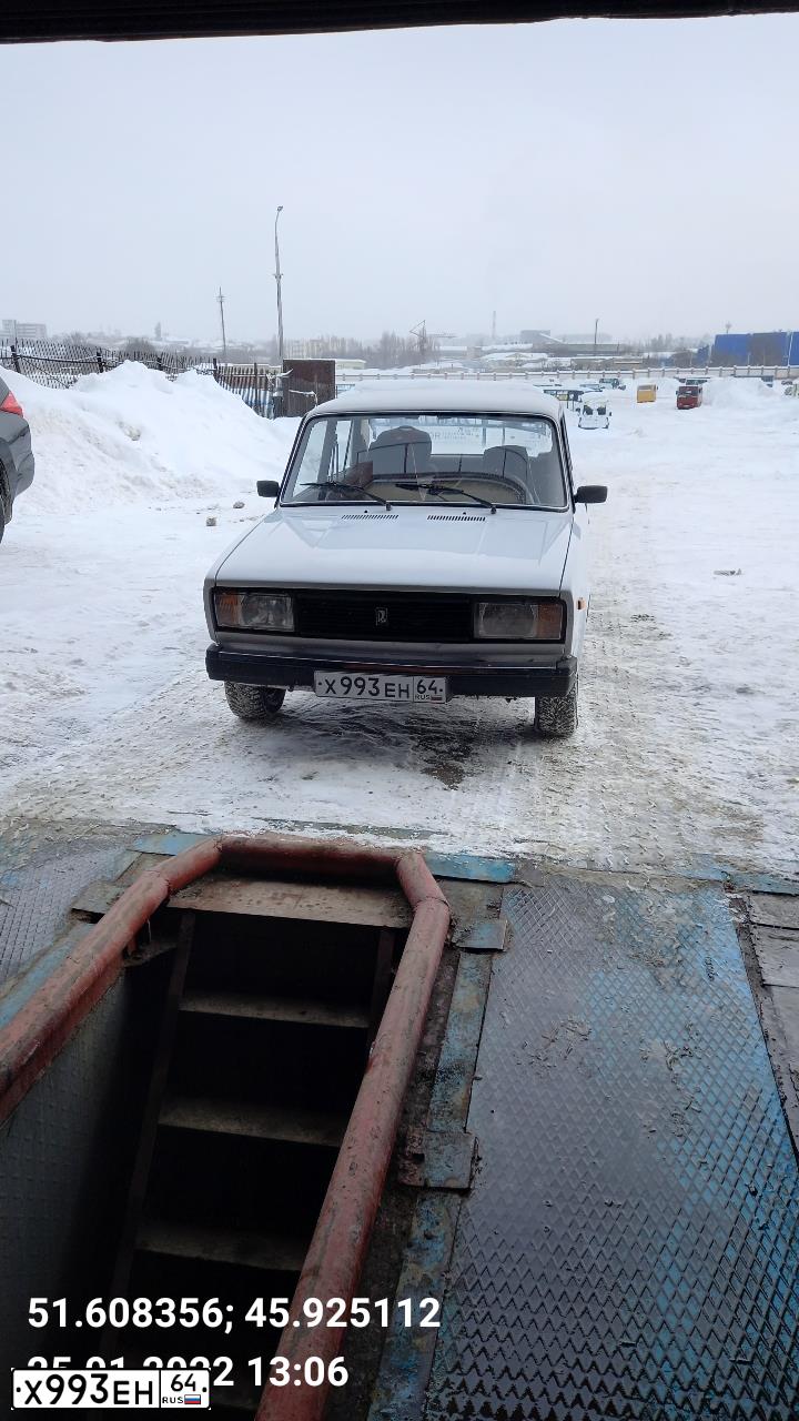 Фото автомобиля LADA 2105, 2009 — госномер К006НЕ164. Цвет: ЯРКО БЕЛЫЙ