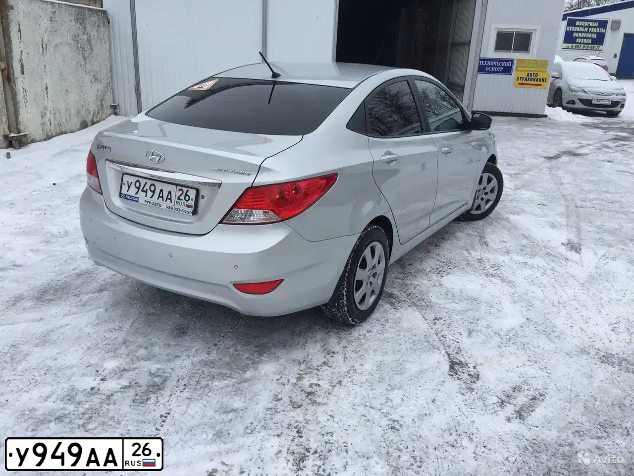 Фото автомобиля NISSAN ALMERA, 2008 — госномер Н555ВР26. Цвет: Серебристый
