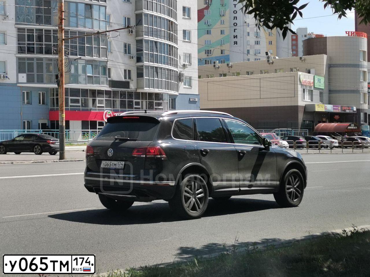 Фото автомобиля VOLKSWAGEN TOUAREG, 2016 — госномер А505МУ797. Цвет: ЧЕРНЫЙ