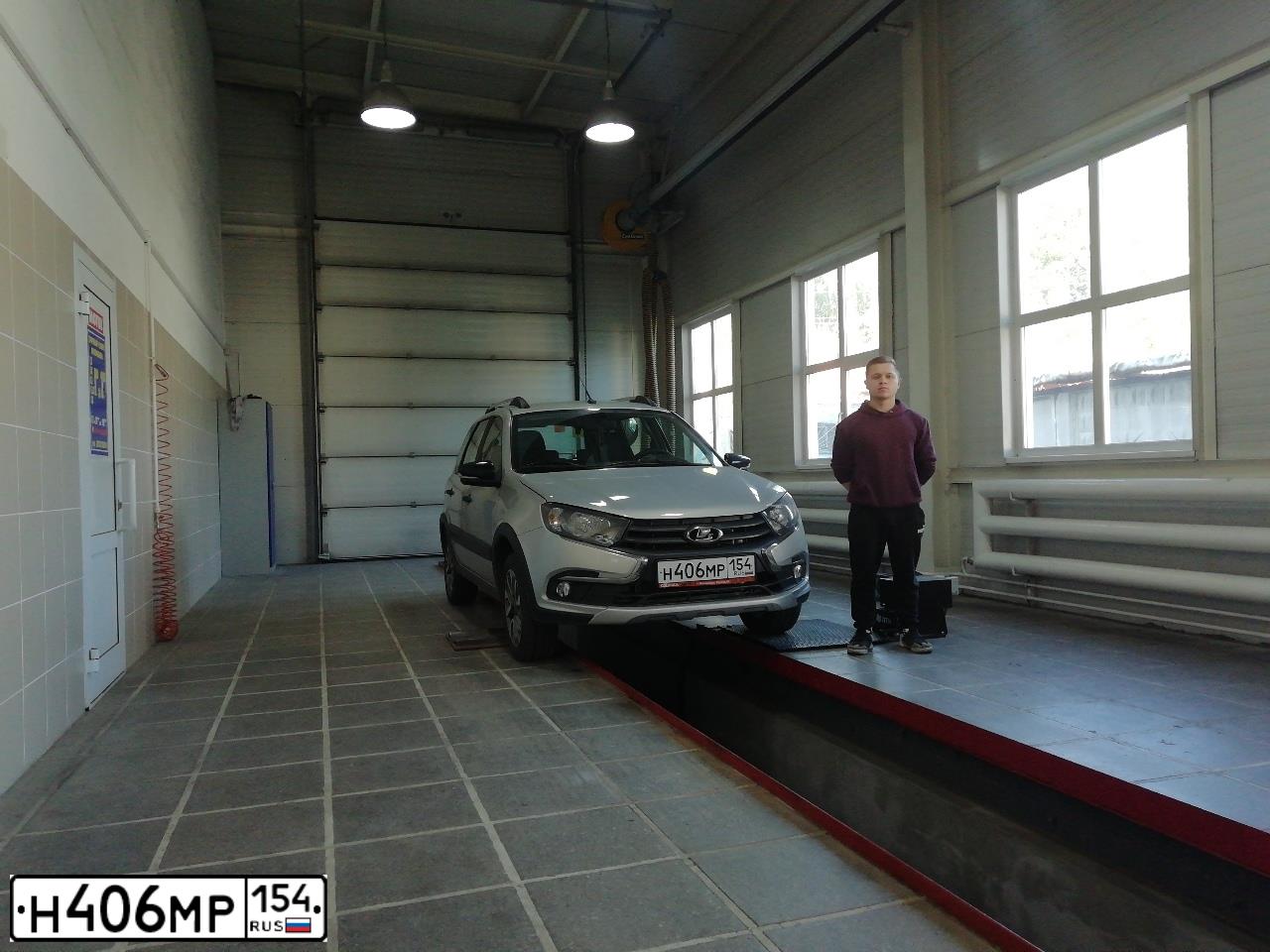 Фото автомобиля LADA 2194 KALINA, 2019 — госномер Н406МР154. Цвет: Серебристый