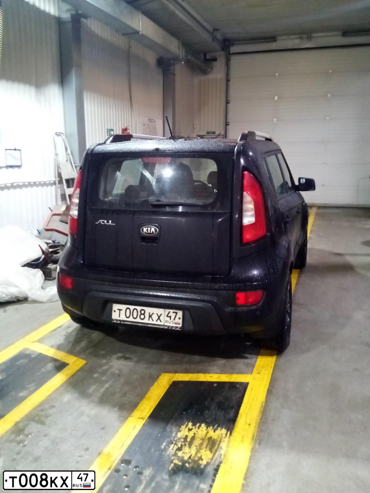 Фото автомобиля KIA SOUL, 2012 — госномер Т003КХ47. Цвет: ЧЕРНЫЙ