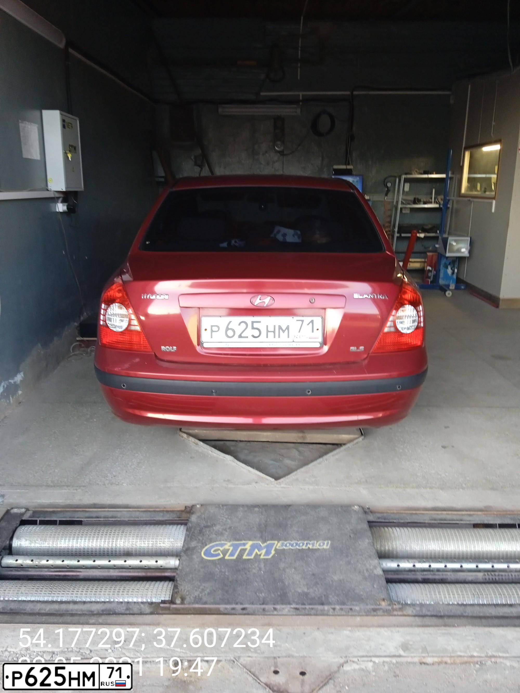 Фото автомобиля HYUNDAI ELANTRA, 2006 — госномер Н860ЕС82. Цвет: ВИШНЕВЫЙ
