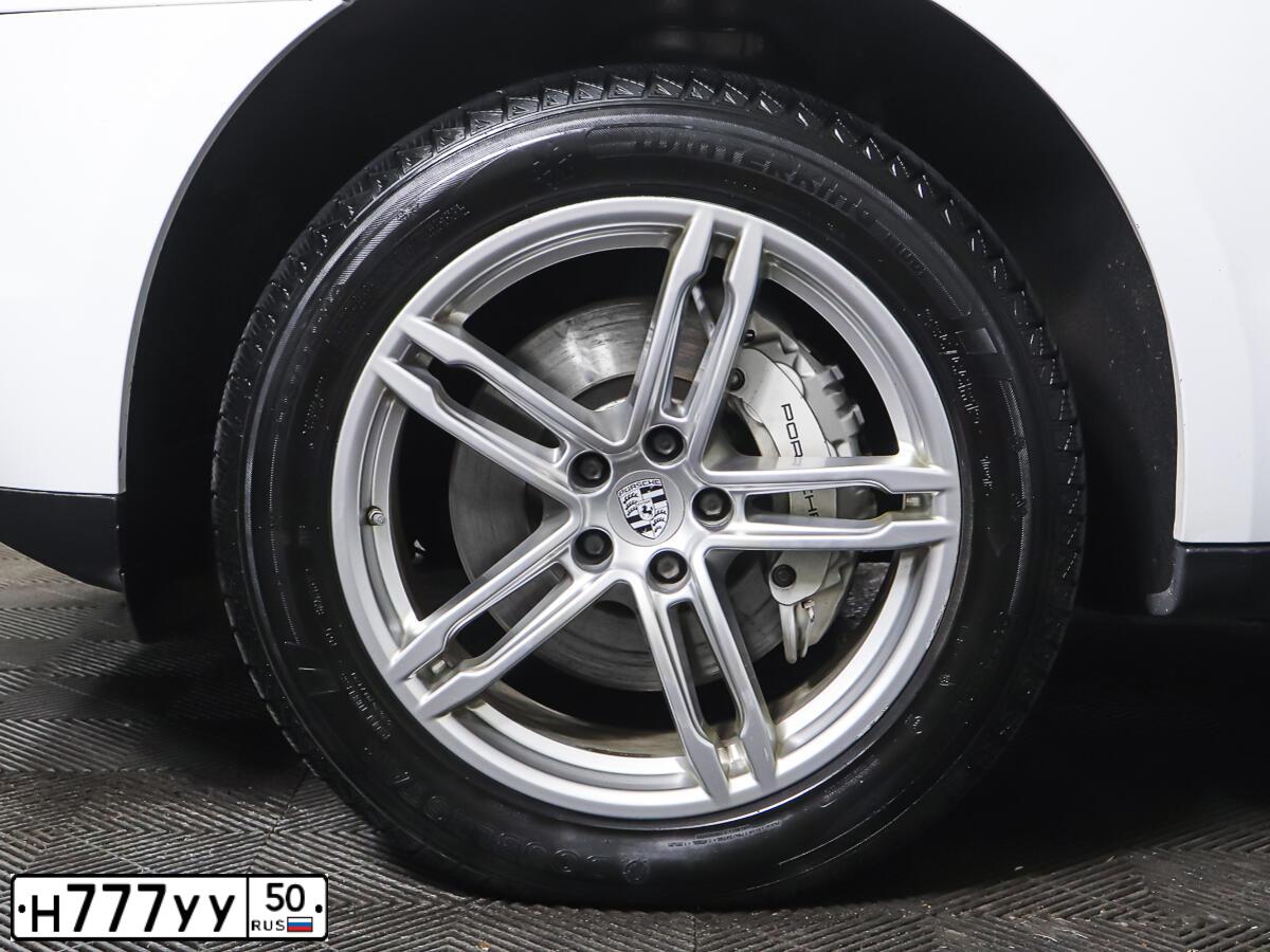 Фото автомобиля BMW SERIE 5, 2005 — госномер Е666МК190. Цвет: ЧЕРНЫЙ
