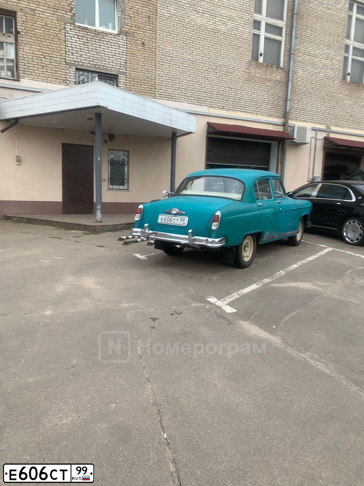 Фото автомобиля LADA 2104, 2001 — госномер Е606СТ99. Цвет: сине-зеленый