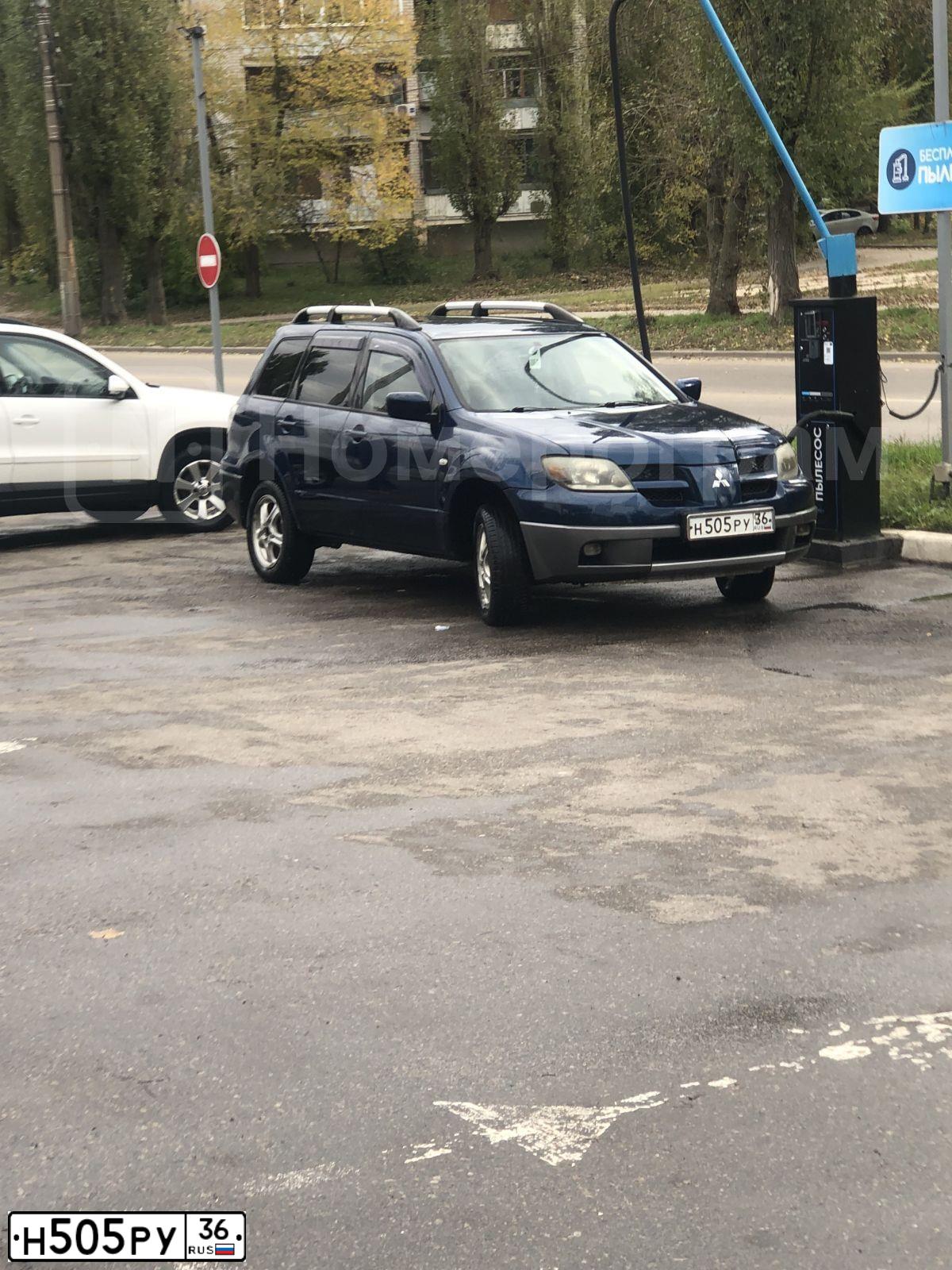 Фото автомобиля MITSUBISHI OUTLANDER, 2004 — госномер Н505РУ36. Цвет: СИНИЙ