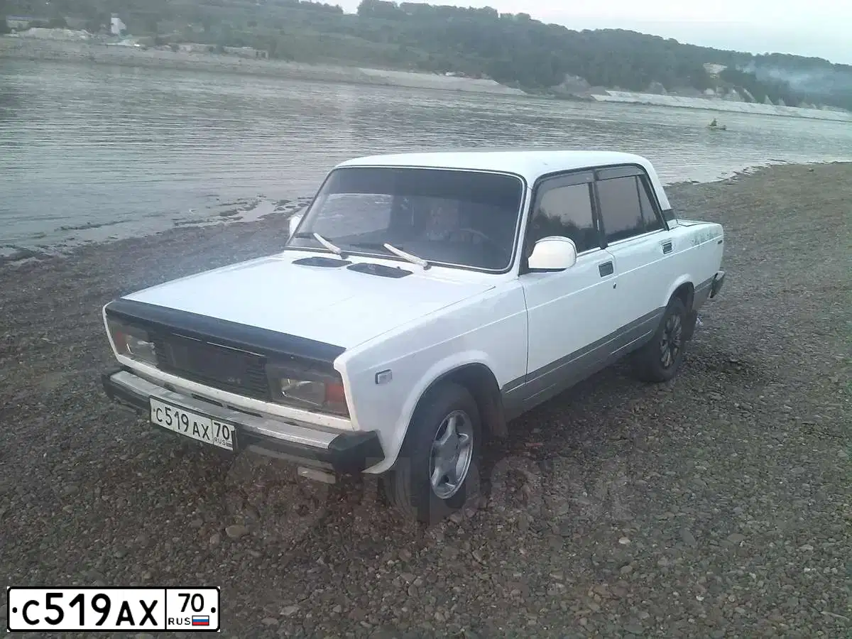 Фото автомобиля LADA 2105, 2003 — госномер С519АХ70. Цвет: БЕЛЫЙ