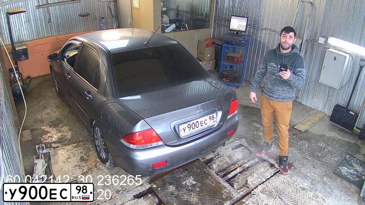 Фото автомобиля MITSUBISHI LANCER, 2006 — госномер У900ЕС98. Цвет: СЕРЫЙ
