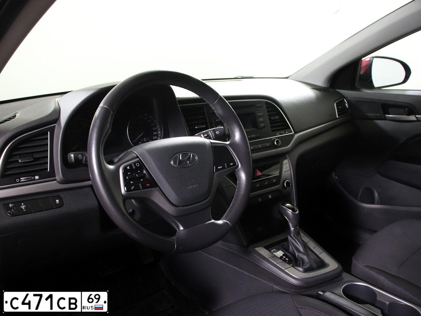 Фото автомобиля HYUNDAI ELANTRA, 2017 — госномер А926ВА180. Цвет: Красный