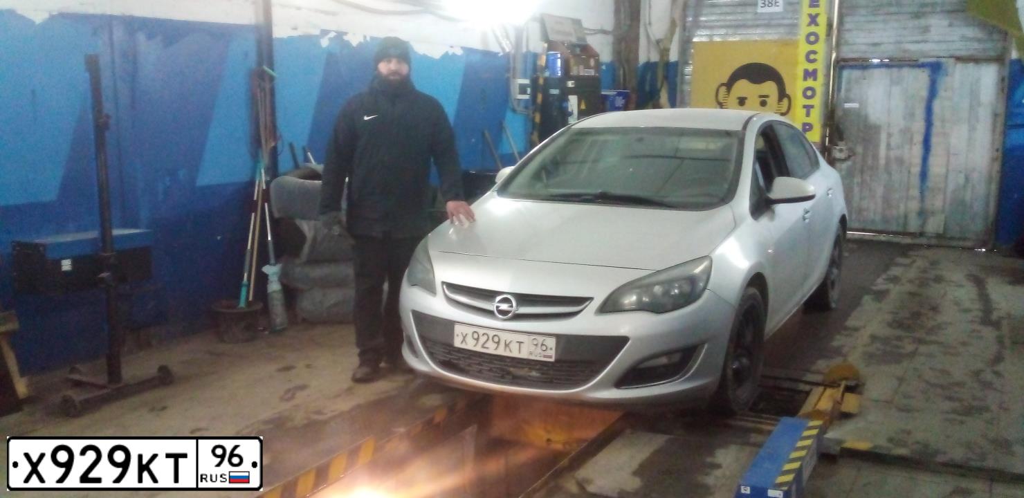 Фото автомобиля OPEL ASTRA, 2012 — госномер Х929КТ96. Цвет: СВЕТЛО-СЕРЫЙ
