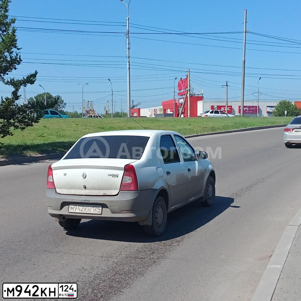 Фото автомобиля RENAULT LOGAN, 2013 — госномер М942КН124. Цвет: БЕЛЫЙ