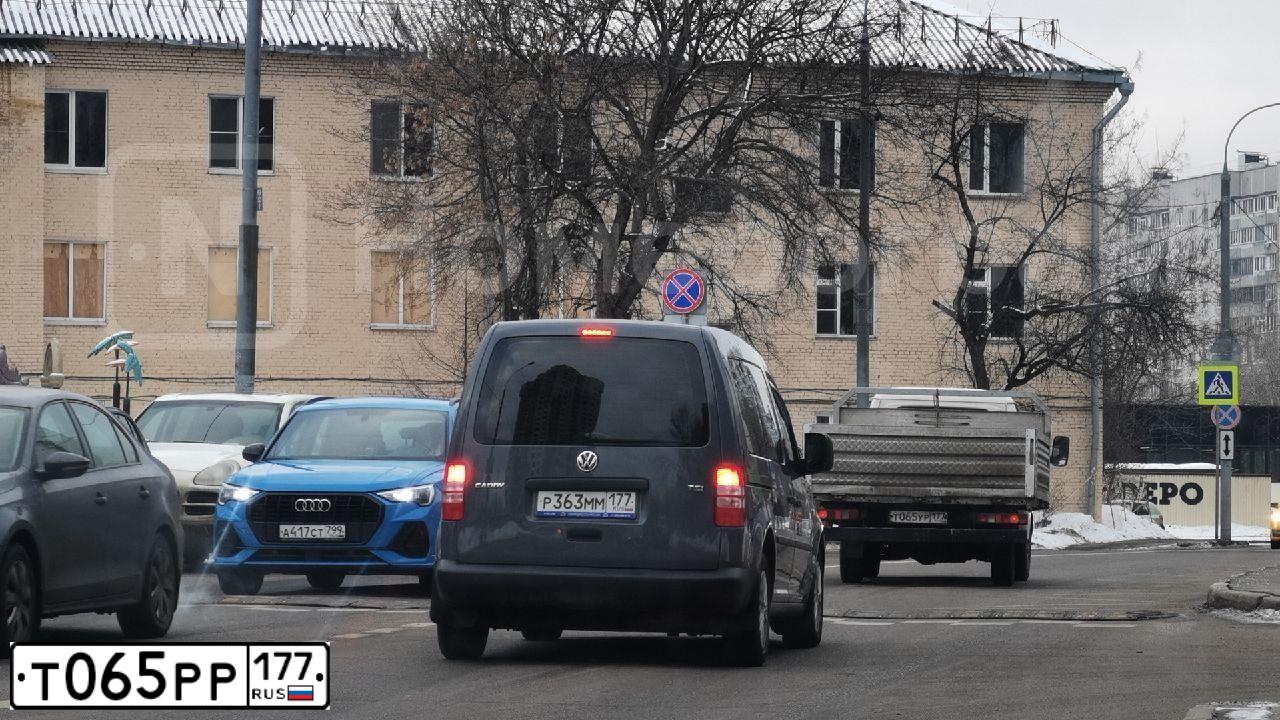 Фото автомобиля MOSKVICH 2141, 1998 — госномер М623АК550. Цвет: СИНИЙ ТЕМНЫЙ