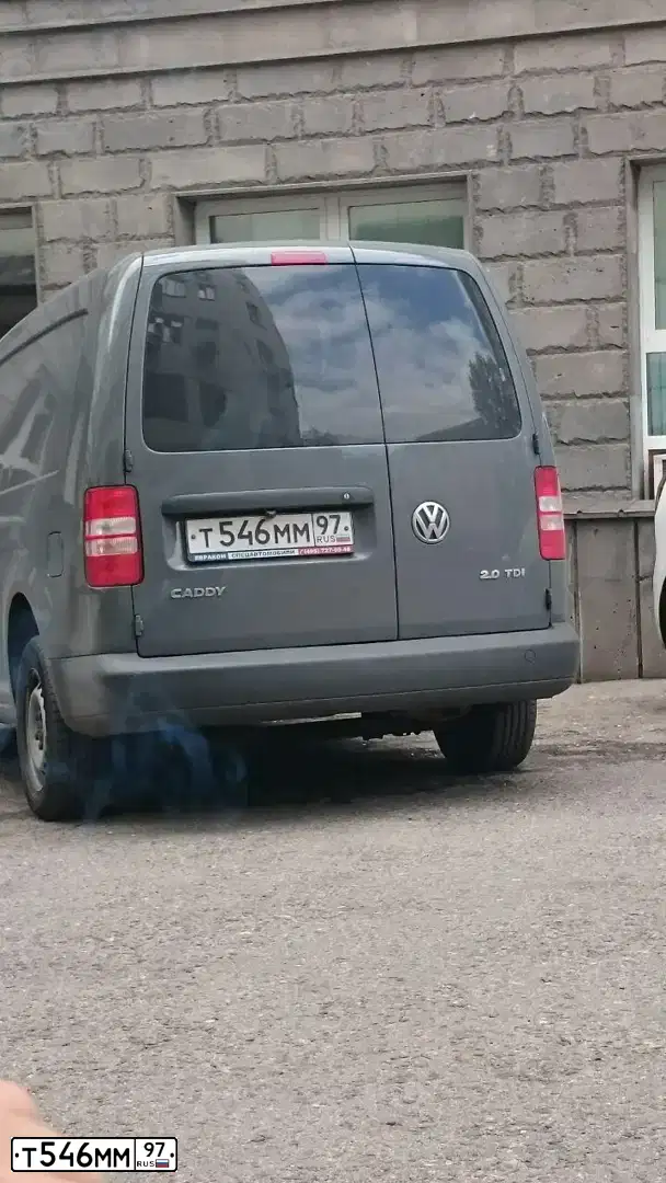 Фото автомобиля VOLKSWAGEN CADDY, 2012 — госномер С194МЕ799. Цвет: СЕРЫЙ ТЕМНЫЙ