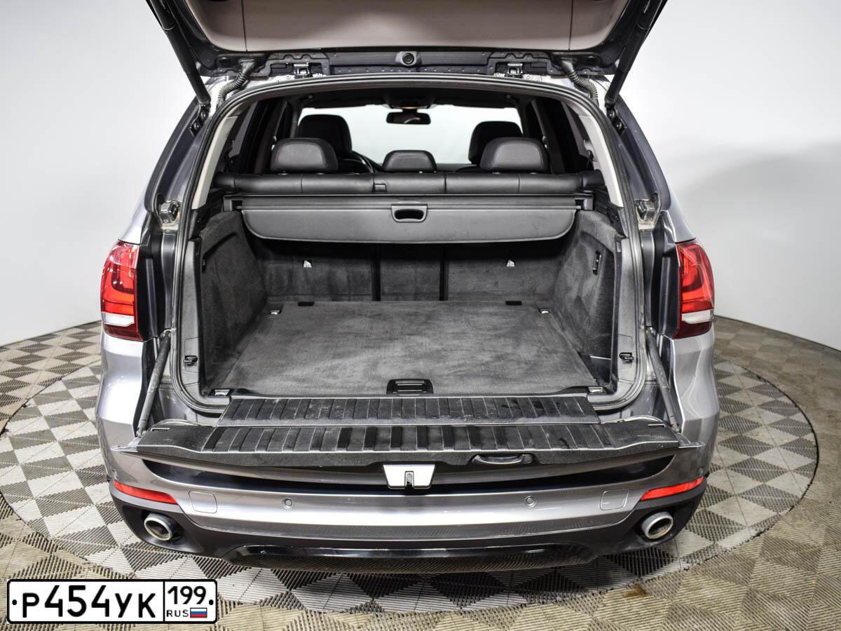 Фото автомобиля BMW X5, 2013 — госномер Н040КА15. Цвет: Коричневый