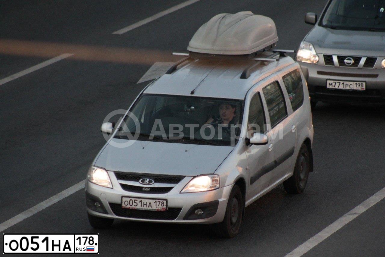 Фото автомобиля LADA LARGUS, 2013 — госномер К430ТК147. Цвет: Серебристый