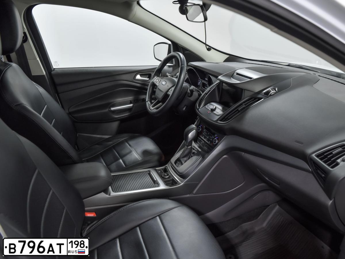 Фото автомобиля FORD KUGA, 2018 — госномер В796АТ198. Цвет: БЕЛЫЙ