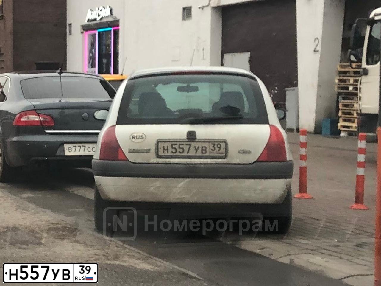 Фото автомобиля RENAULT CLIO, 2001 — госномер Н557УВ39. Цвет: БЕЛЫЙ
