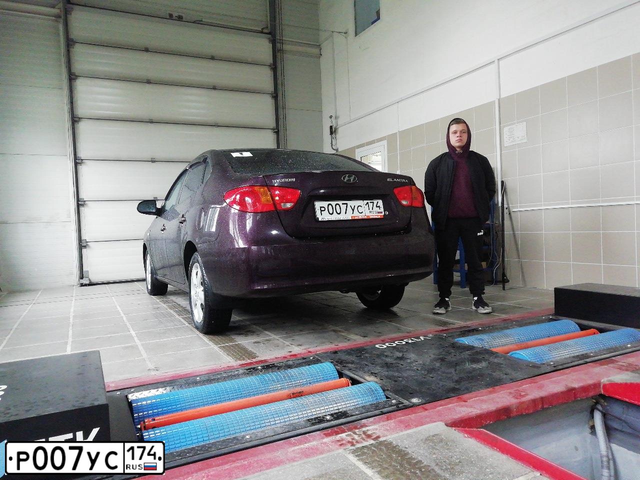 Фото автомобиля HYUNDAI ELANTRA, 2009 — госномер Р007УС174. Цвет: ВИШНЕВЫЙ