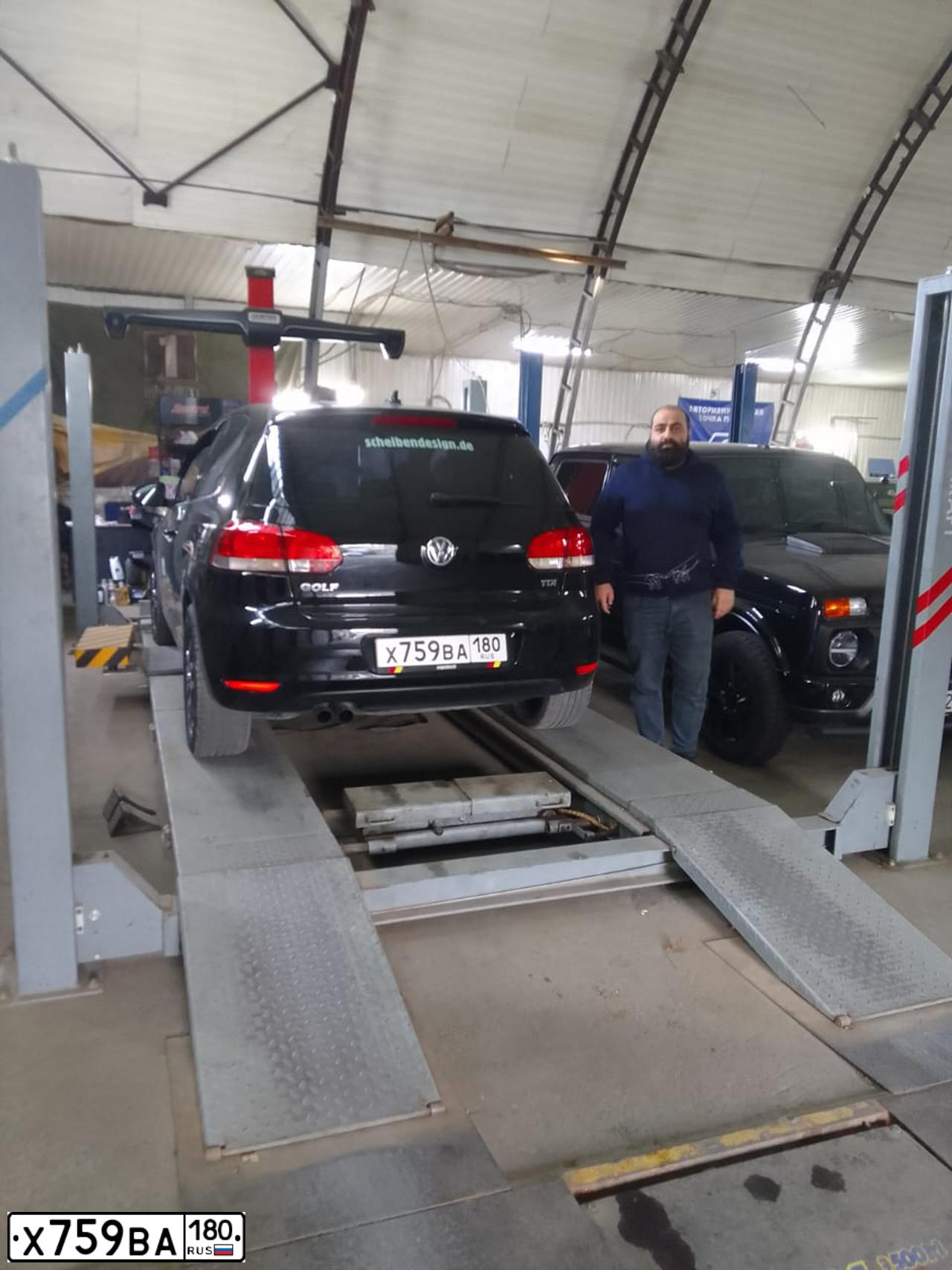 Фото автомобиля VOLKSWAGEN GOLF, 2008 — госномер Н250ОК702. Цвет: ЧЕРНЫЙ