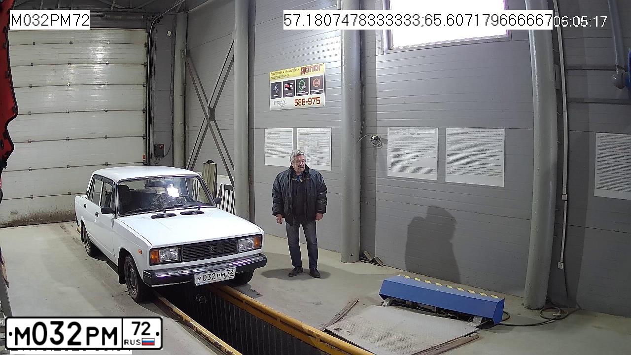 Фото автомобиля LADA 2105, 2010 — госномер М032РМ72. Цвет: БЕЛЫЙ